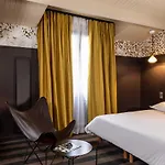 Hotell Lhotel - Face Au Chateau - Boutique Et Seminaires