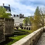 Lhotel - Face Au Chateau - Boutique Et Seminaires