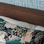 Hotel Lhotel - Face Au Chateau - Boutique Et Seminaires