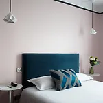 Hotell Lhotel - Face Au Chateau - Boutique Et Seminaires