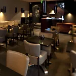 Hotell Lhotel - Face Au Chateau - Boutique Et Seminaires