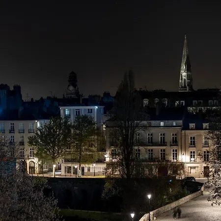 Otel Lhotel - Face Au Chateau - Boutique Et Seminaires