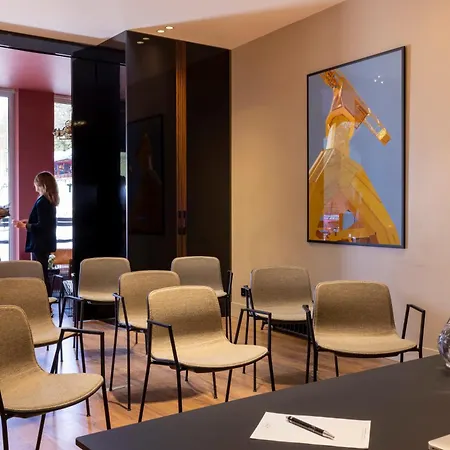 Hotel L'hotel 3*