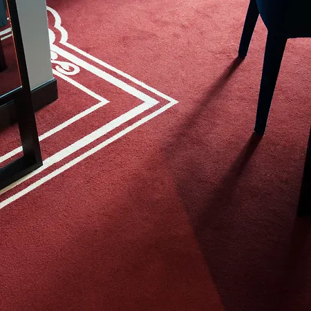 Lhotel - Face Au Chateau - Boutique Et Seminaires