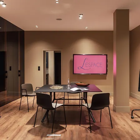 Lhotel - Face Au Chateau - Boutique Et Seminaires ナント