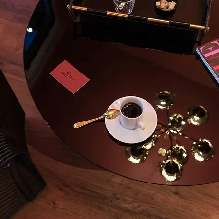 Lhotel - Face Au Chateau - Boutique Et Seminaires ホテル 3*