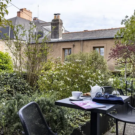 Lhotel - Face Au Chateau - Boutique Et Seminaires