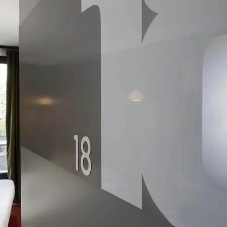Lhotel - Face Au Chateau - Boutique Et Seminaires