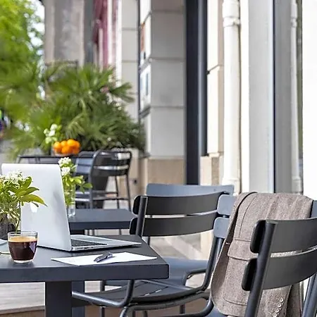 Hotel Lhotel - Face Au Chateau - Boutique Et Seminaires 3*