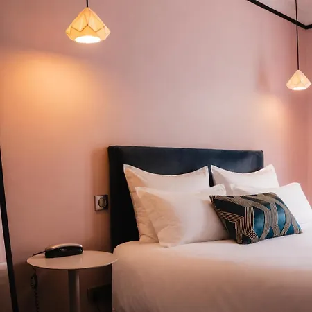 Lhotel - Face Au Chateau - Boutique Et Seminaires Otel