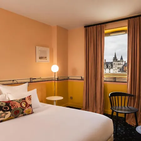 Otel Lhotel - Face Au Chateau - Boutique Et Seminaires 3*