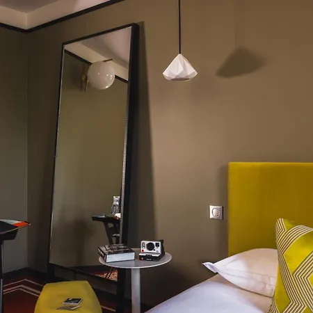 Lhotel - Face Au Chateau - Boutique Et Seminaires