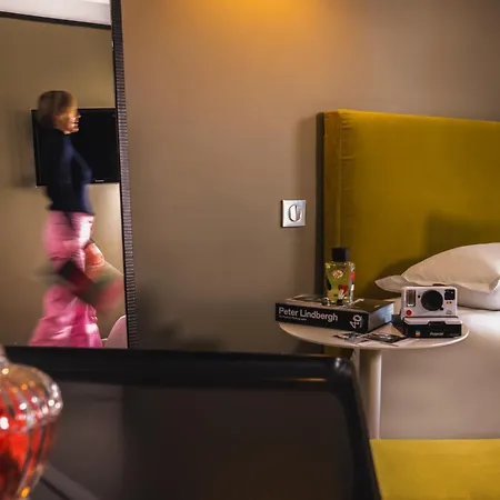 Lhotel - Face Au Chateau - Boutique Et Seminaires Otel