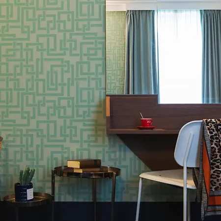 Otel Lhotel - Face Au Chateau - Boutique Et Seminaires