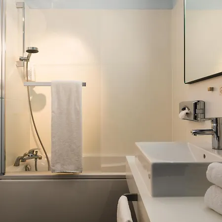Lhotel - Face Au Chateau - Boutique Et Seminaires 3*