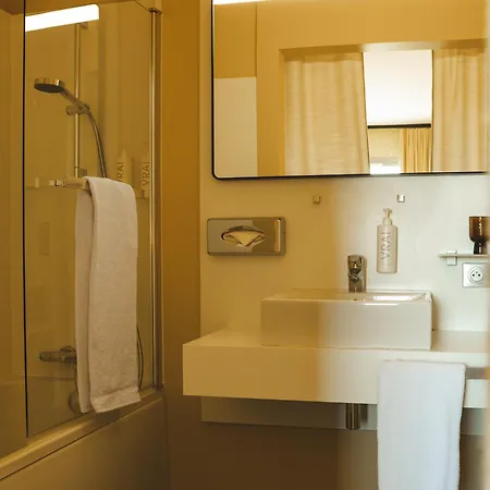 Lhotel - Face Au Chateau - Boutique Et Seminaires Nantes