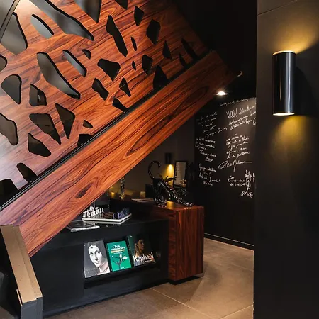 Lhotel - Face Au Chateau - Boutique Et Seminaires Otel 3*
