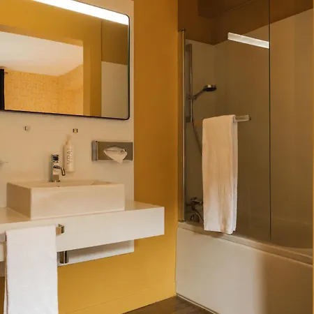 Lhotel - Face Au Chateau - Boutique Et Seminaires