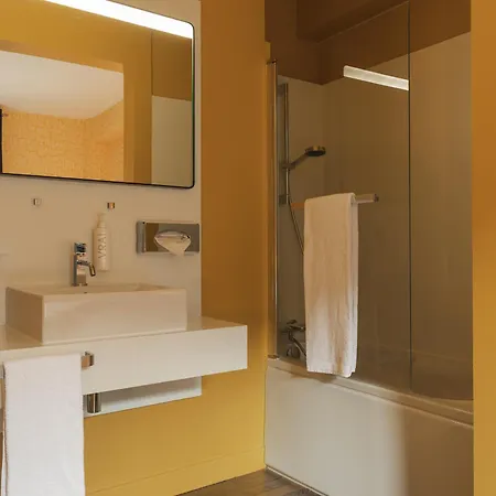 Lhotel - Face Au Chateau - Boutique Et Seminaires Otel 3*