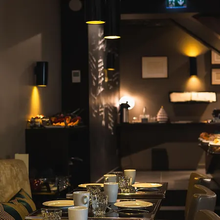 Lhotel - Face Au Chateau - Boutique Et Seminaires