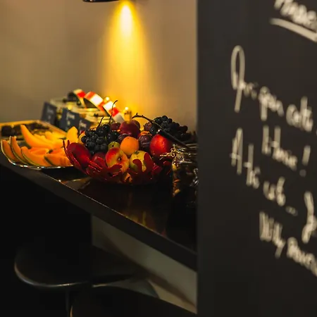 Lhotel - Face Au Chateau - Boutique Et Seminaires Otel 3*
