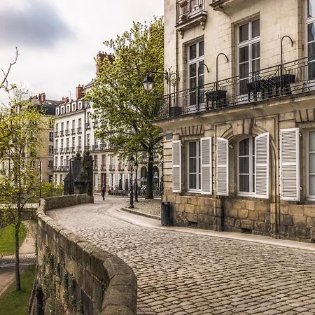 Lhotel - Face Au Chateau - Boutique Et Seminaires Otel 3*