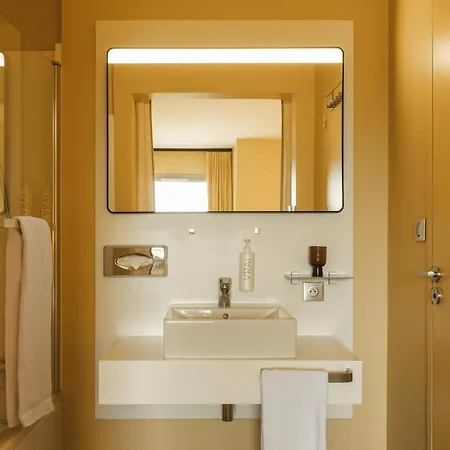 Lhotel - Face Au Chateau - Boutique Et Seminaires Nantes