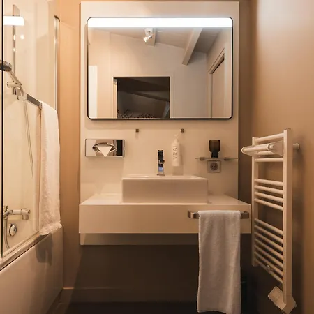 Lhotel - Face Au Chateau - Boutique Et Seminaires