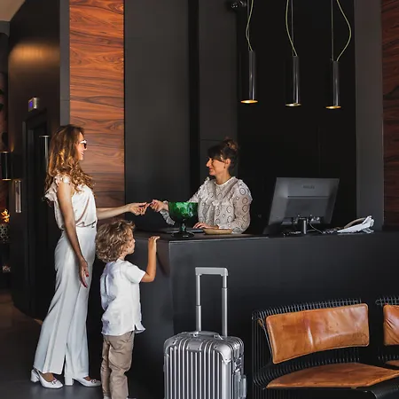 Lhotel - Face Au Chateau - Boutique Et Seminaires 3* Ναντ