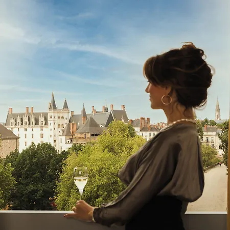 Lhotel - Face Au Chateau - Boutique Et Seminaires