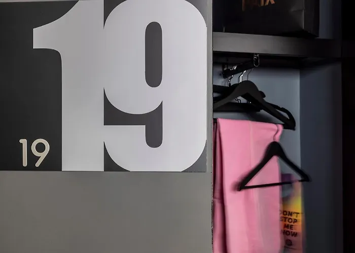 L'hôtel - Face Au Château 3* Nantes