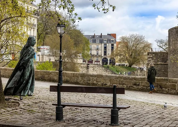 Lhotel - Face Au Chateau - Boutique Et Seminaires 3*