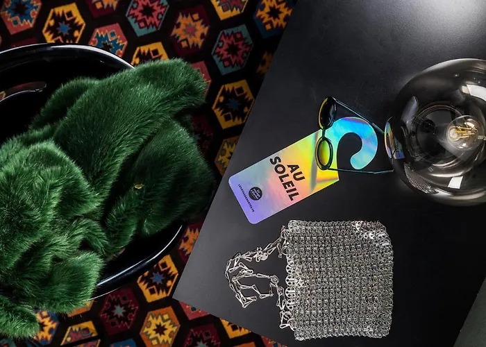 L'hôtel - Face Au Château Hotel