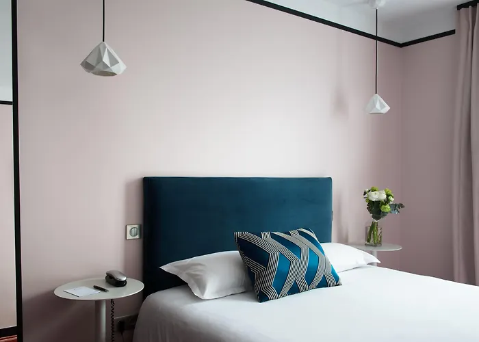 Hotel Lhotel - Face Au Chateau - Boutique Et Seminaires