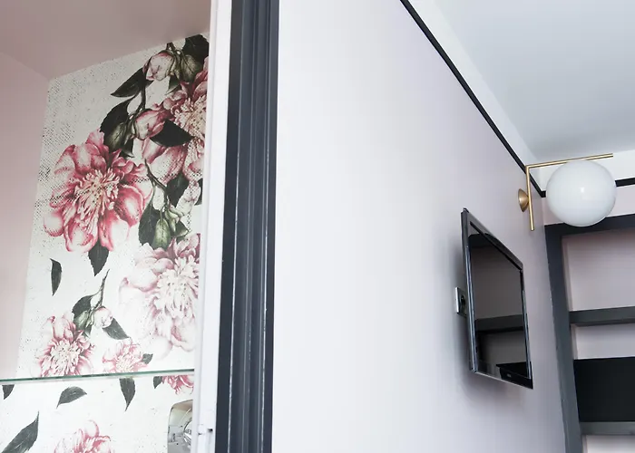 Hotel L'hôtel - Face Au Château 3*