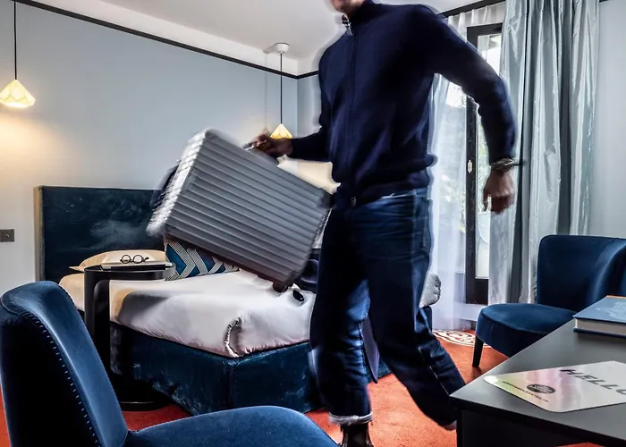 L'hôtel - Face Au Château 3* Nantes