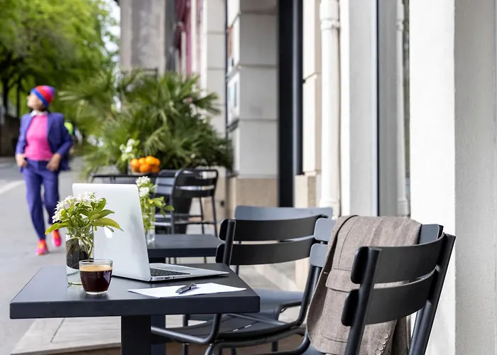 Lhotel - Face Au Chateau - Boutique Et Seminaires