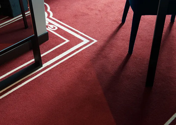 L'hôtel - Face Au Château