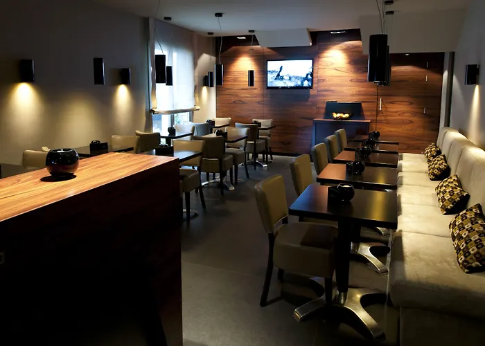 Lhotel - Face Au Chateau - Boutique Et Seminaires מלון 3*