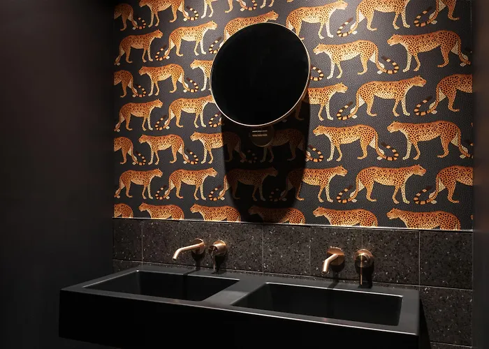 Lhotel - Face Au Chateau - Boutique Et Seminaires Hotel Nantes