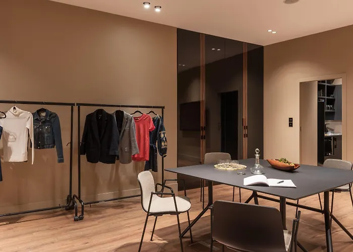 L'hôtel - Face Au Château