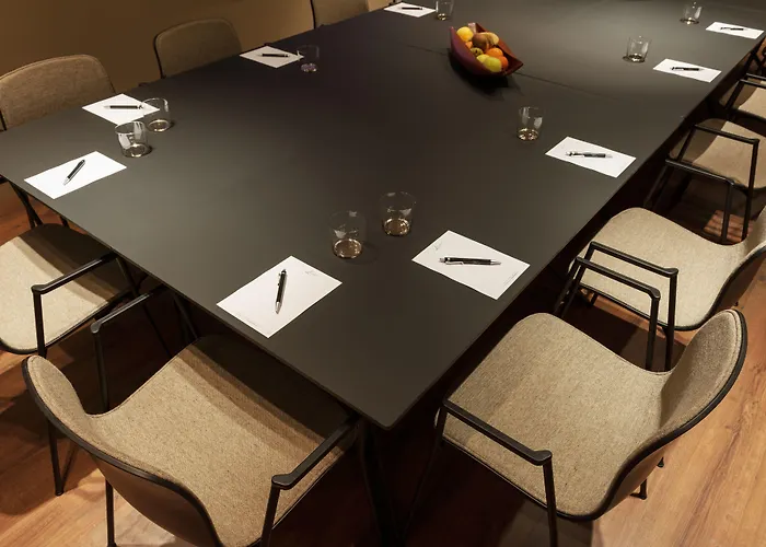 L'hôtel - Face Au Château Hotel 3*