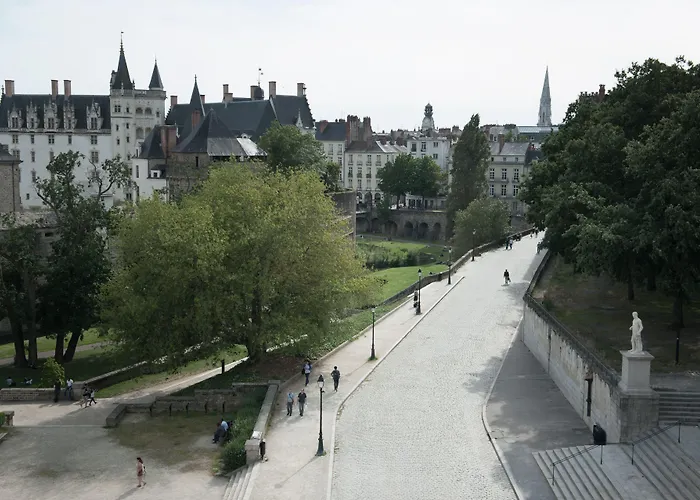 L'hôtel - Face Au Château Nantes