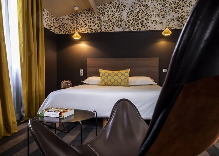 Hotel L'hôtel - Face Au Château 3*