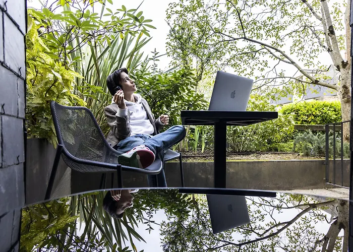 L'hôtel - Face Au Château 3*