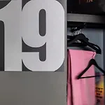 Lhotel - Face Au Chateau - Boutique Et Seminaires 3* Nantes