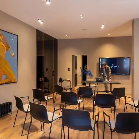 Lhotel - Face Au Chateau - Boutique Et Seminaires Szálloda 3*