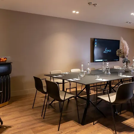 Lhotel - Face Au Chateau - Boutique Et Seminaires 3*