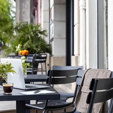 Lhotel - Face Au Chateau - Boutique Et Seminaires