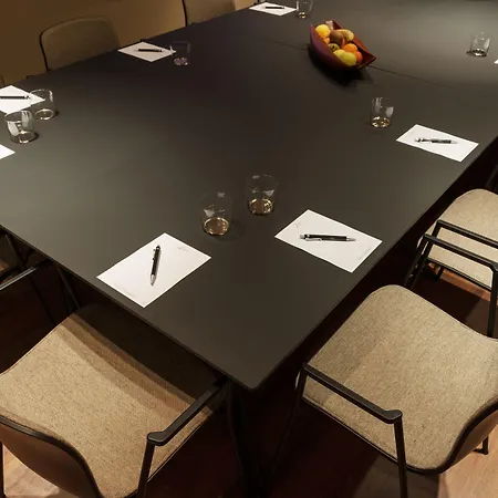 Lhotel - Face Au Chateau - Boutique Et Seminaires Szálloda 3*